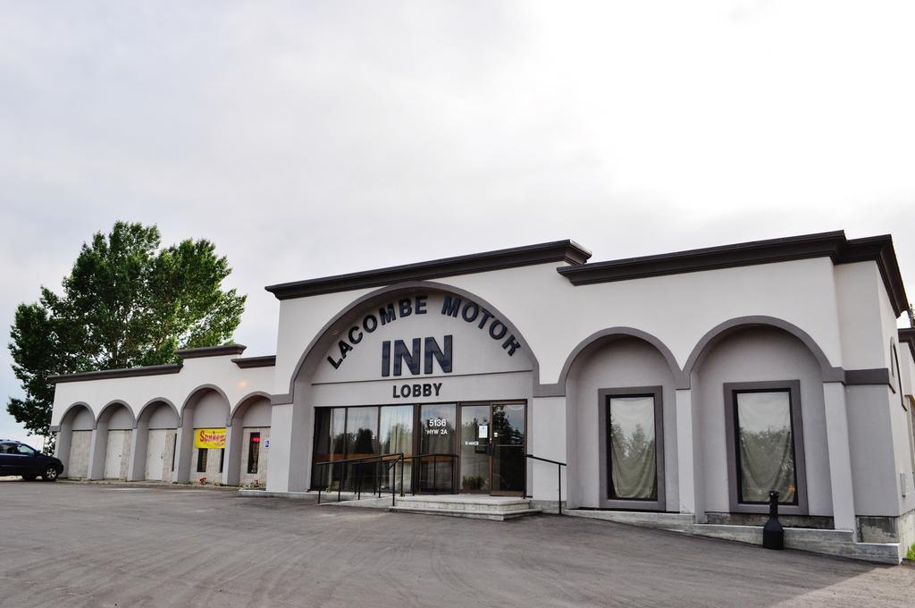 Lacombe Motor Inn Bagian luar foto