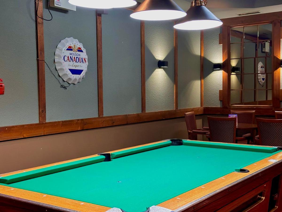 Lacombe Motor Inn Bagian luar foto