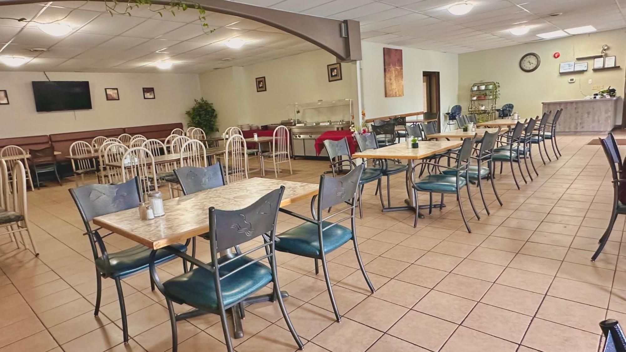 Lacombe Motor Inn Bagian luar foto
