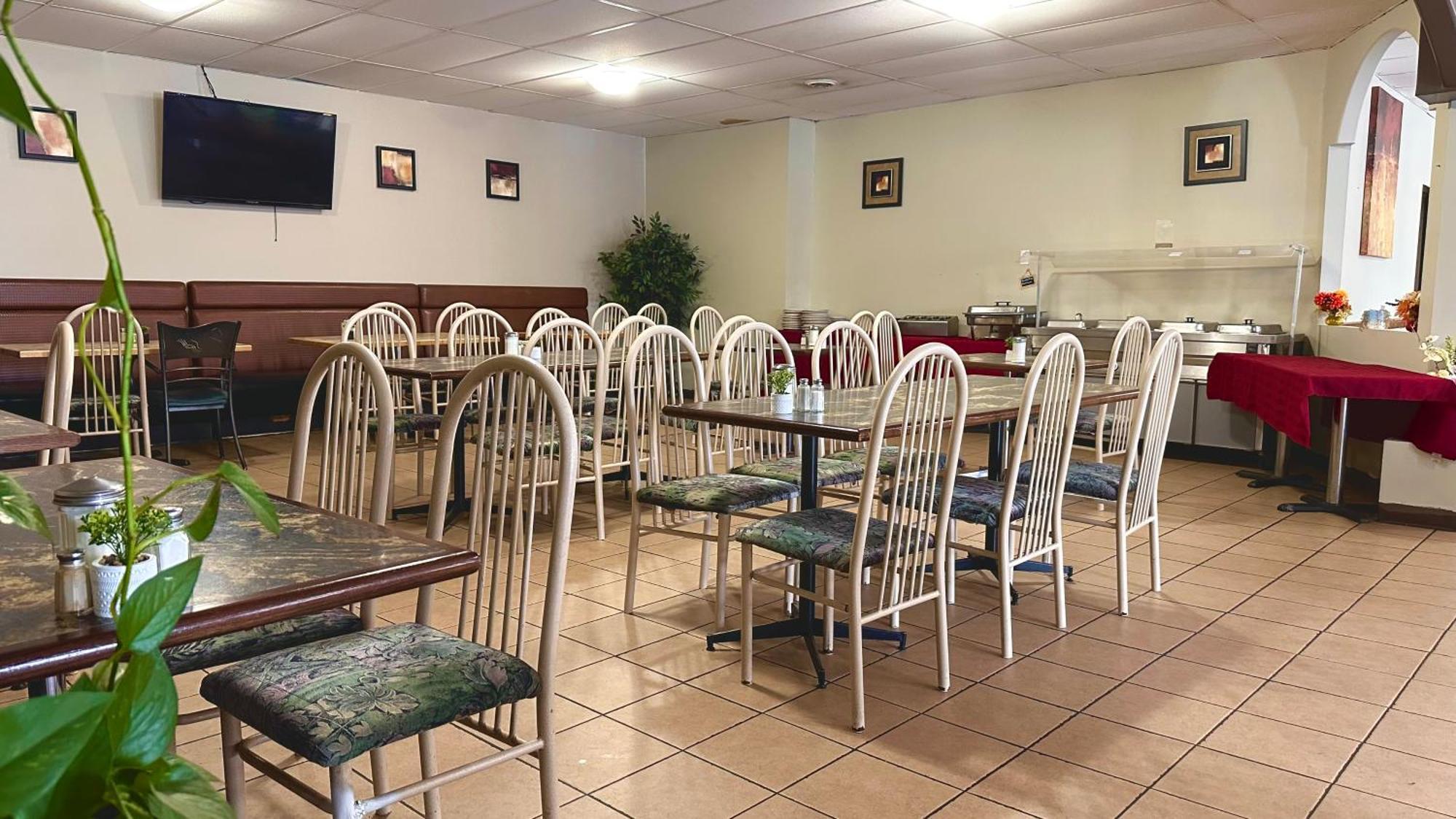 Lacombe Motor Inn Bagian luar foto