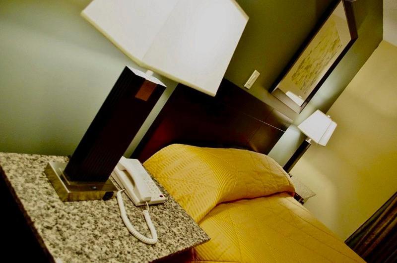 Lacombe Motor Inn Bagian luar foto