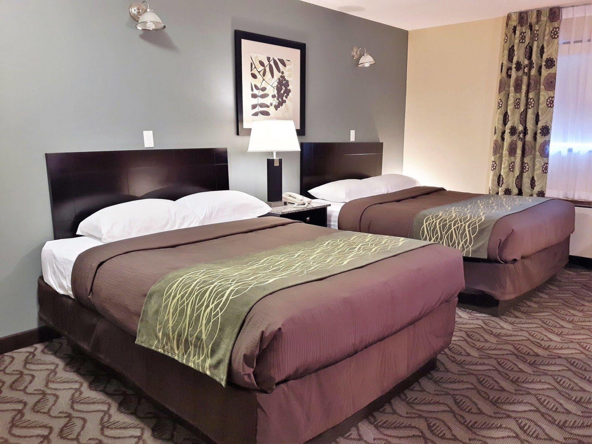 Lacombe Motor Inn Bagian luar foto