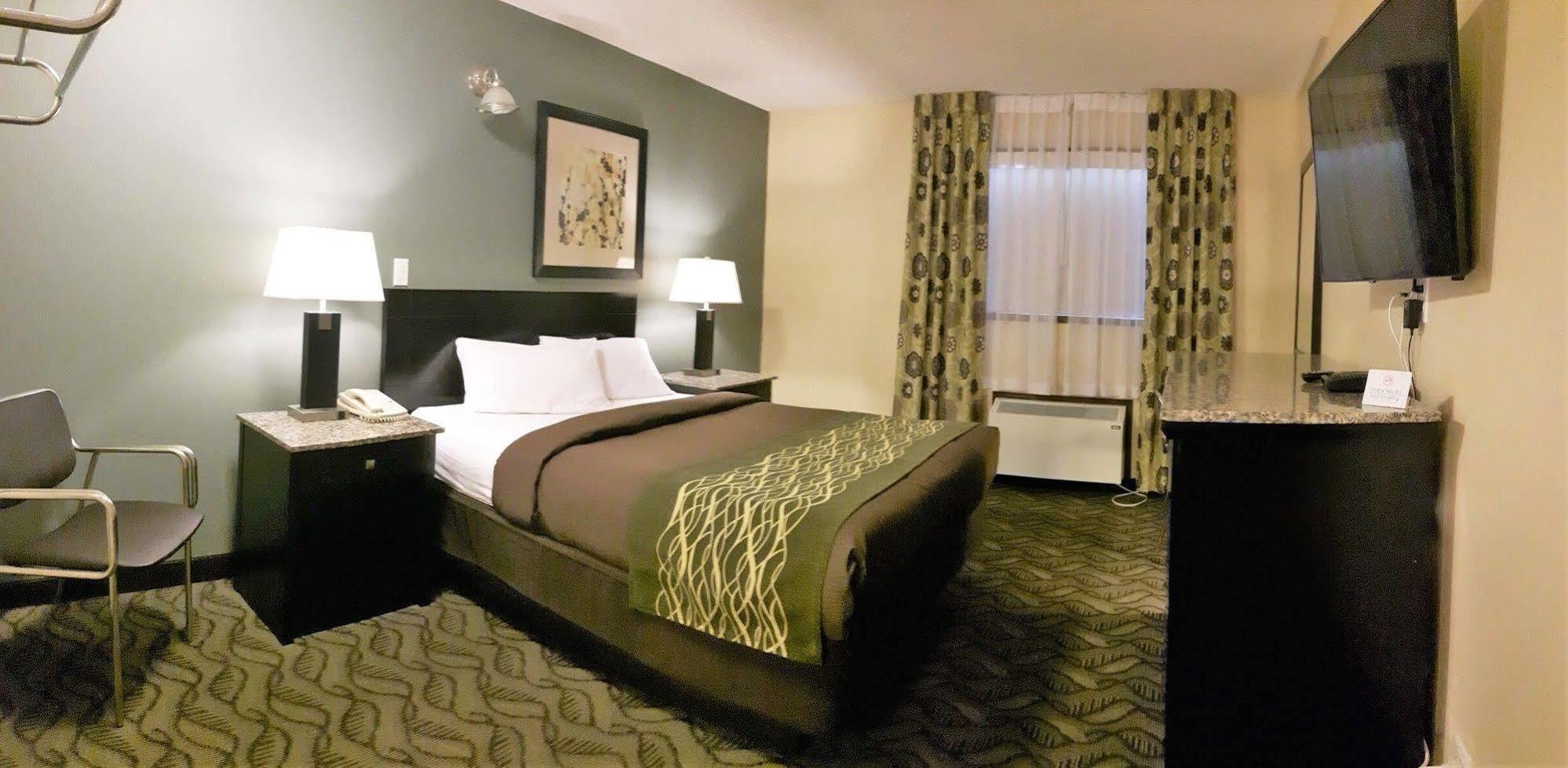 Lacombe Motor Inn Bagian luar foto